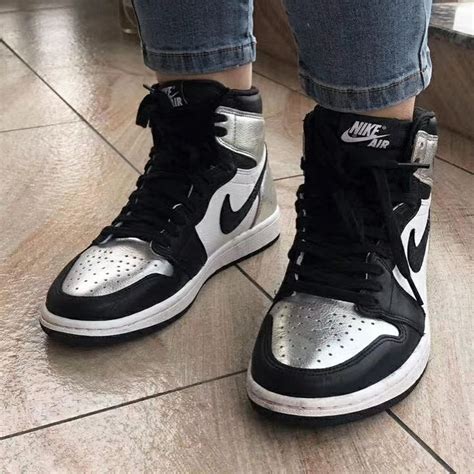 Jordan 1 Retro High Silver Toe (Women's) 